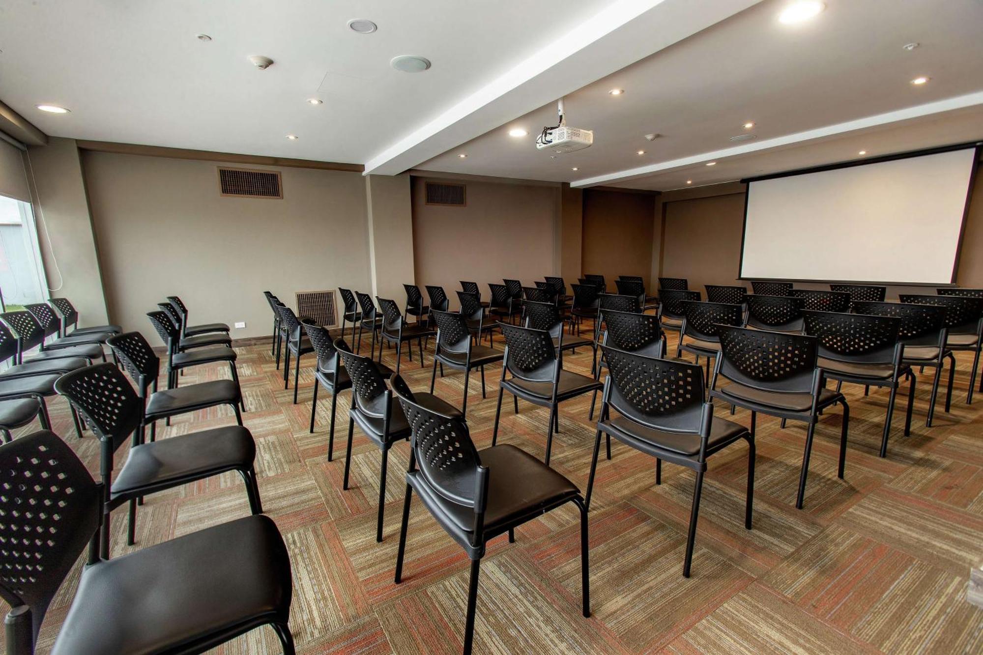 Hampton By Hilton Lima San Isidro Hotel Exterior foto