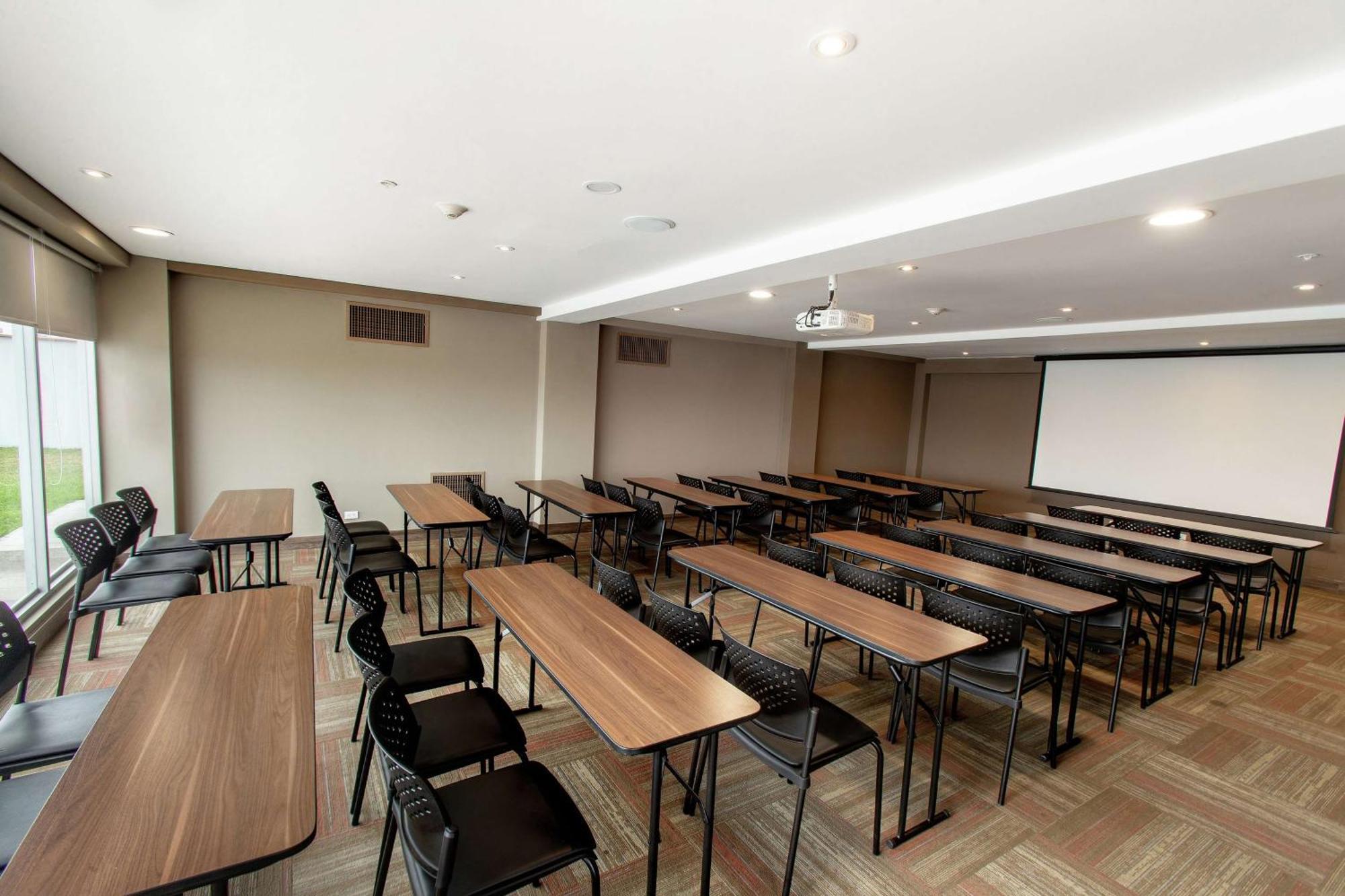 Hampton By Hilton Lima San Isidro Hotel Exterior foto
